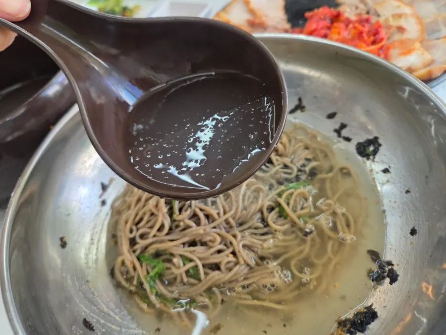 Deulmemak with dongchimi broth poured over it