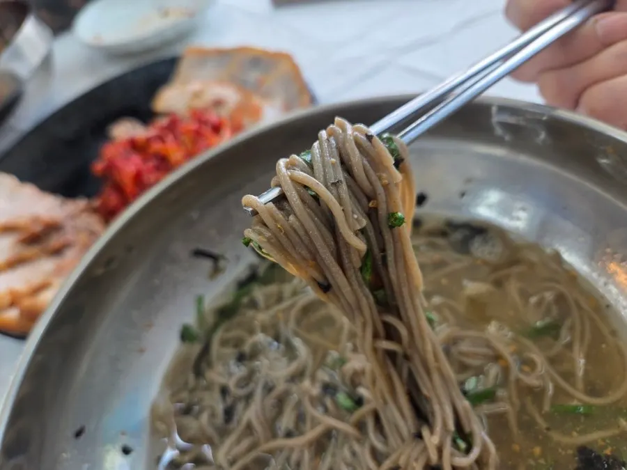A bowl of makguksu with plenty of noodles still remaining