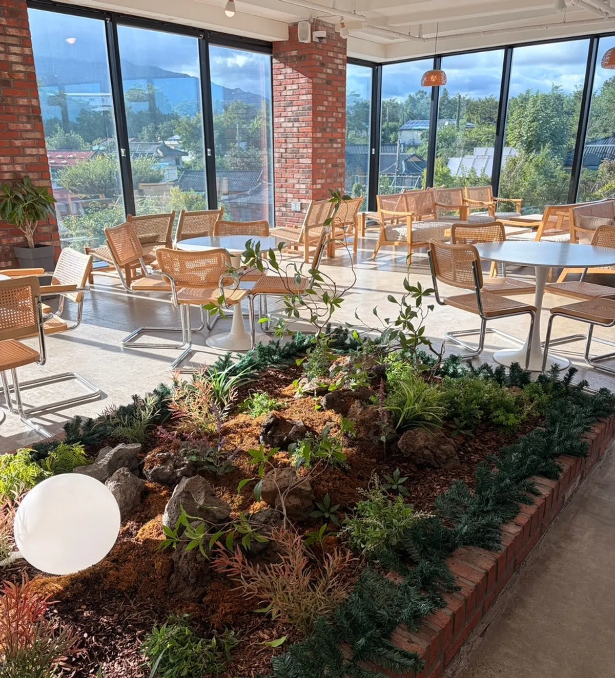 Cafe Neorae space introduced as a family-friendly visit
