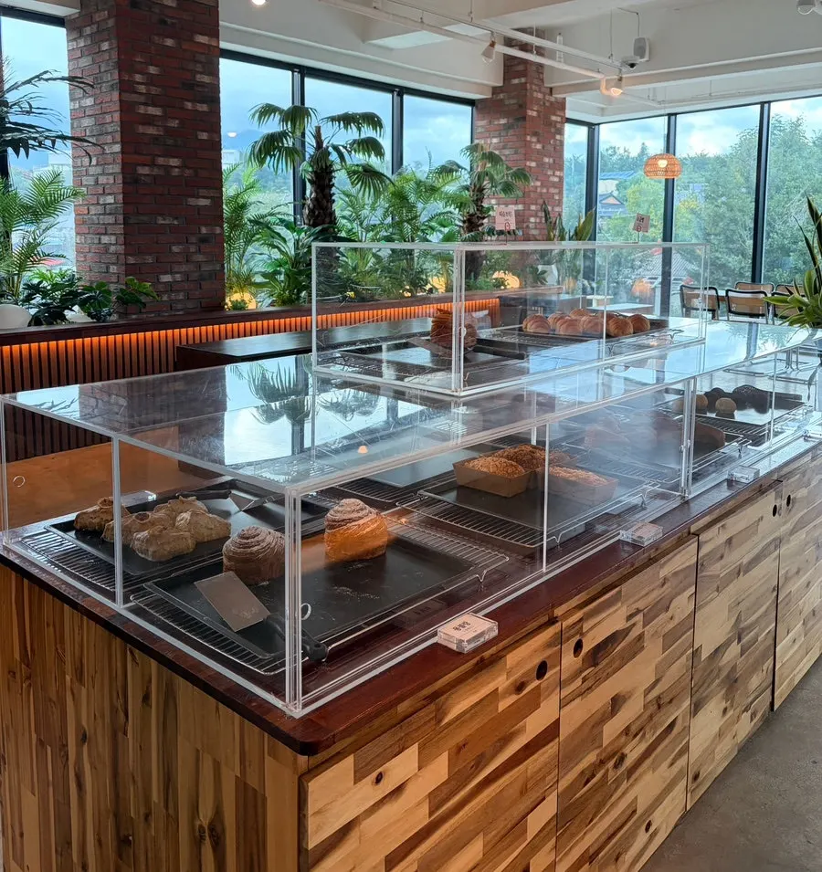 Interior of Cafe Neorae