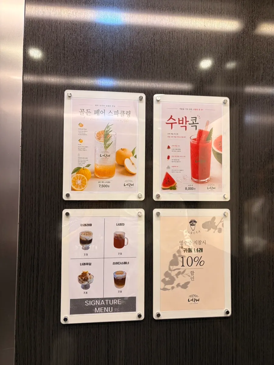 Café with bakery menu items