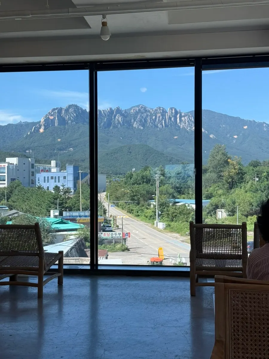 Cafe Neorae space visited during a Sokcho trip