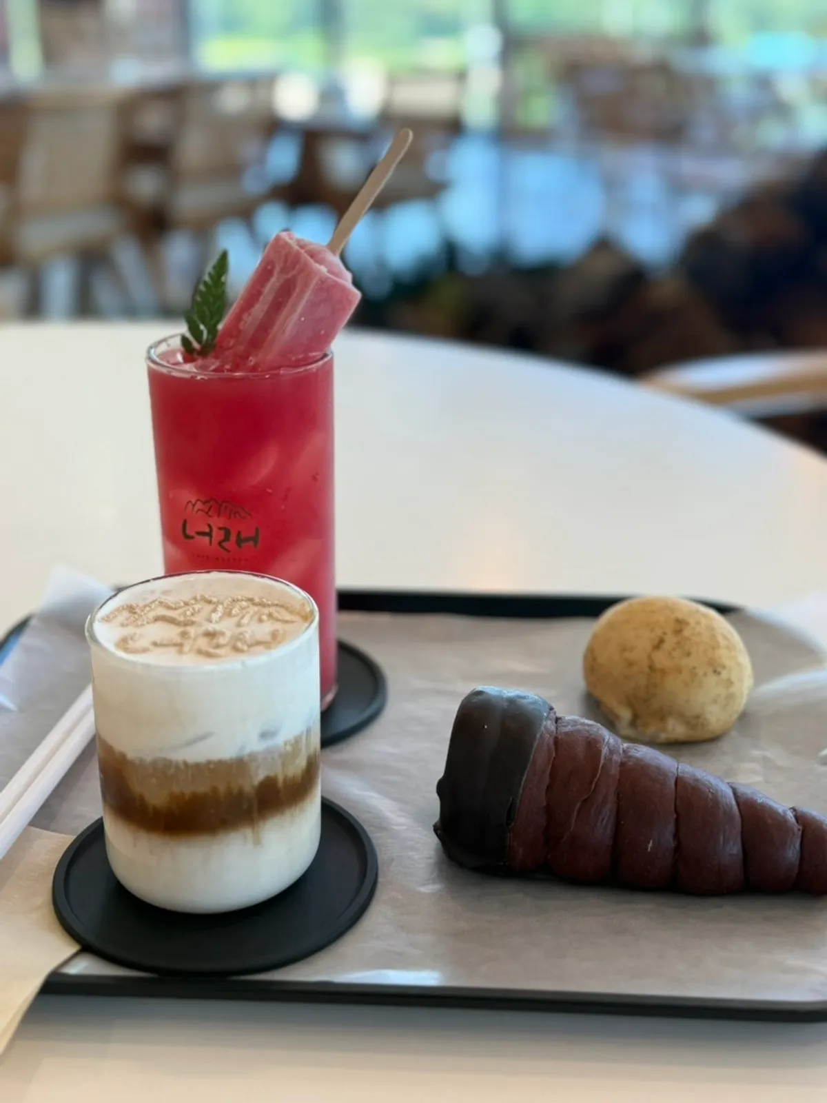 Ordered Neorae Latte, Watermelon Kok Juice, and breads