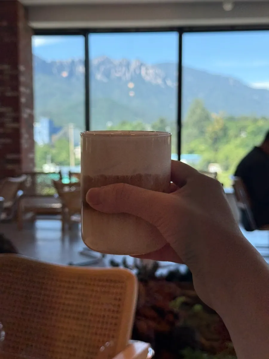 Neorae Latte with cream and biji