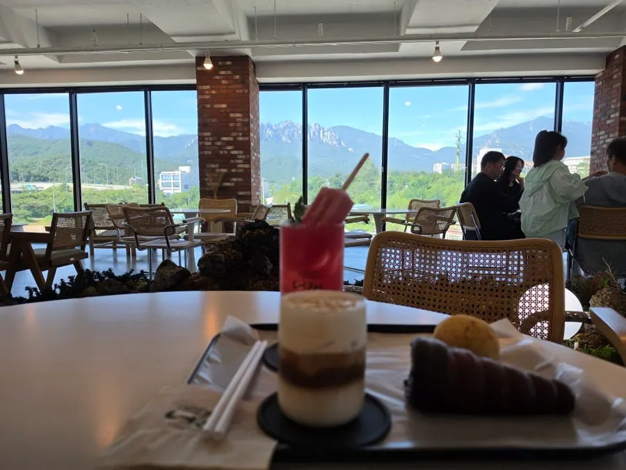 Cafe Neorae scenery enjoyed during a Sokcho trip