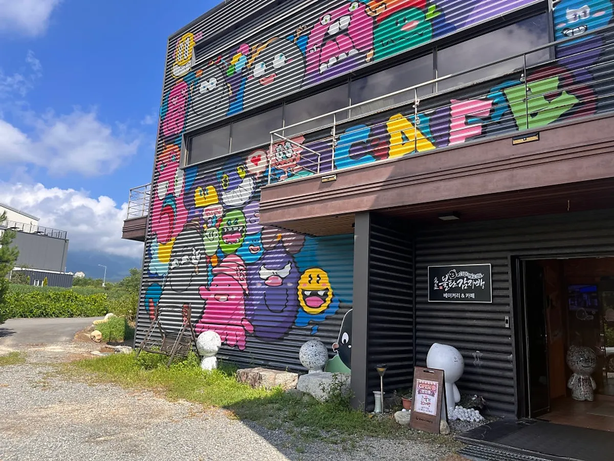 Full exterior view of Sokcho Bultan Gamja Bread Main Store