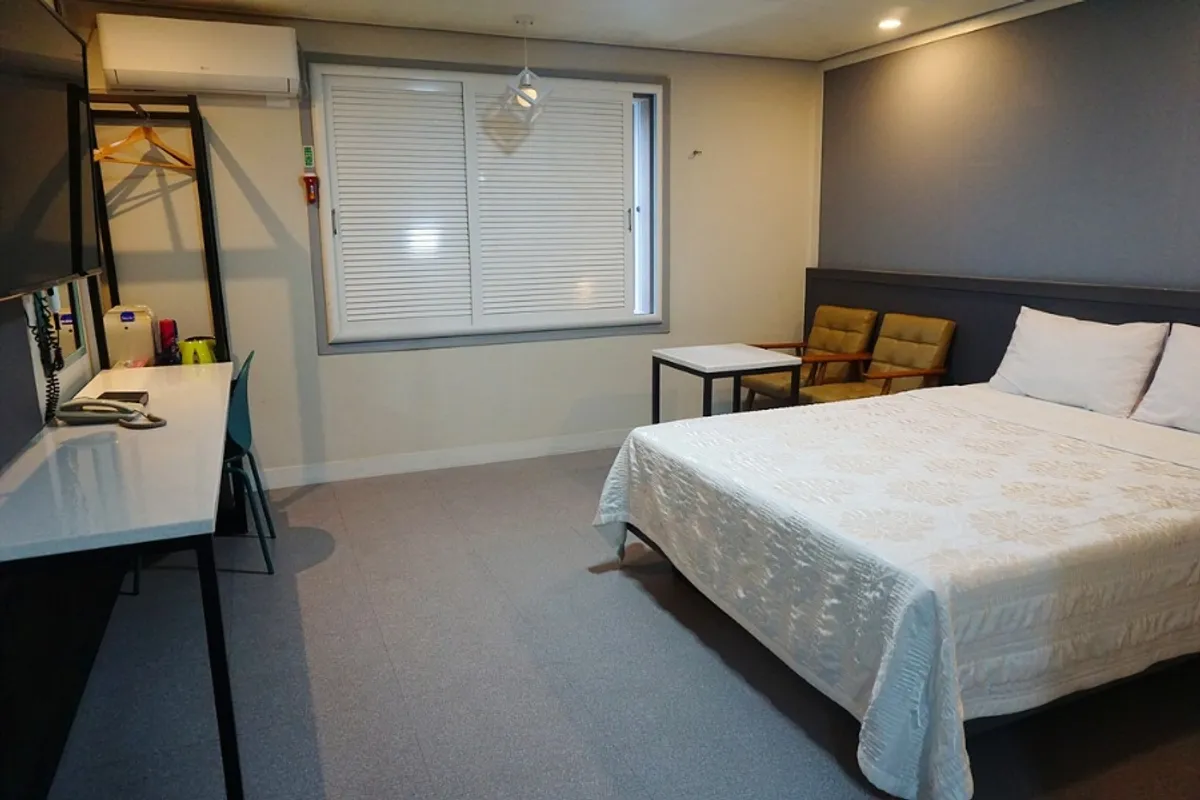 Entrance to a Winners Motel room through the double door