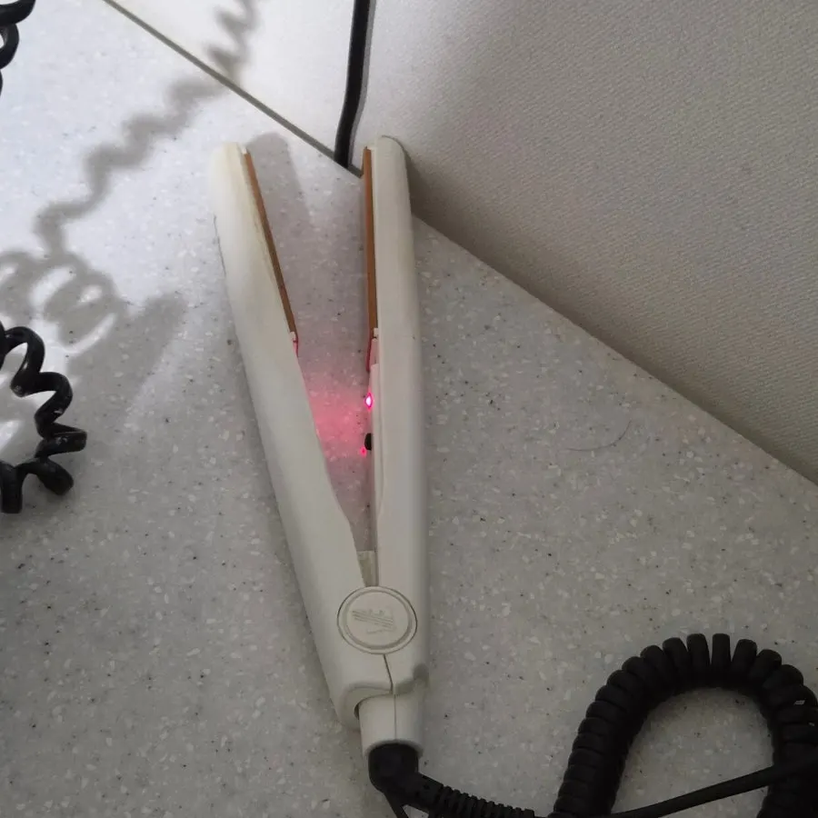 Secador y plancha de pelo disponibles en la habitación