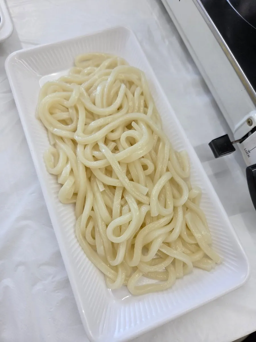 추가로 주문한 우동사리 한 접시