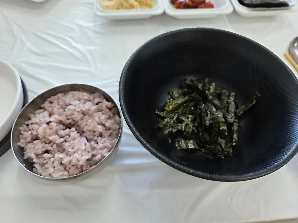우동사리를 건져 먹는 짜글낙지 한 그릇