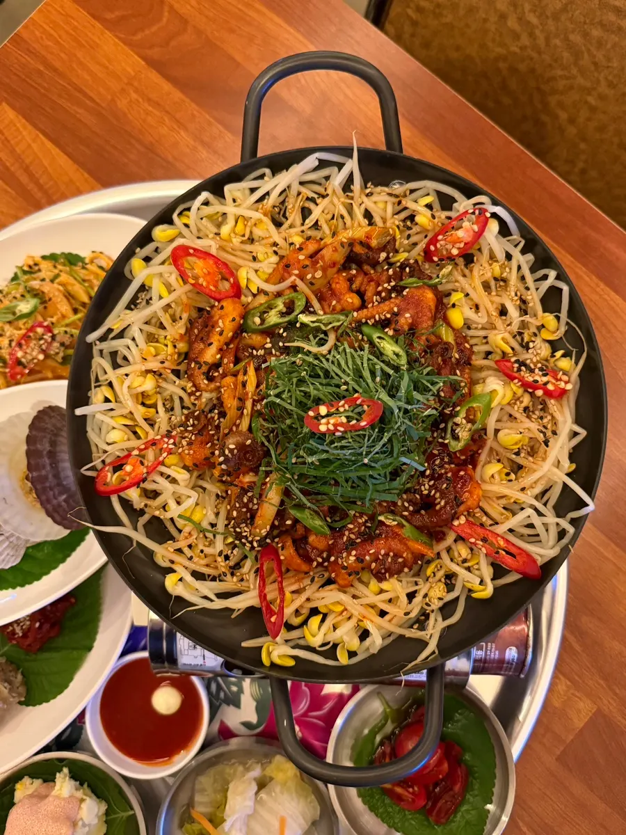 불판 위에 올려진 불쭈꾸미