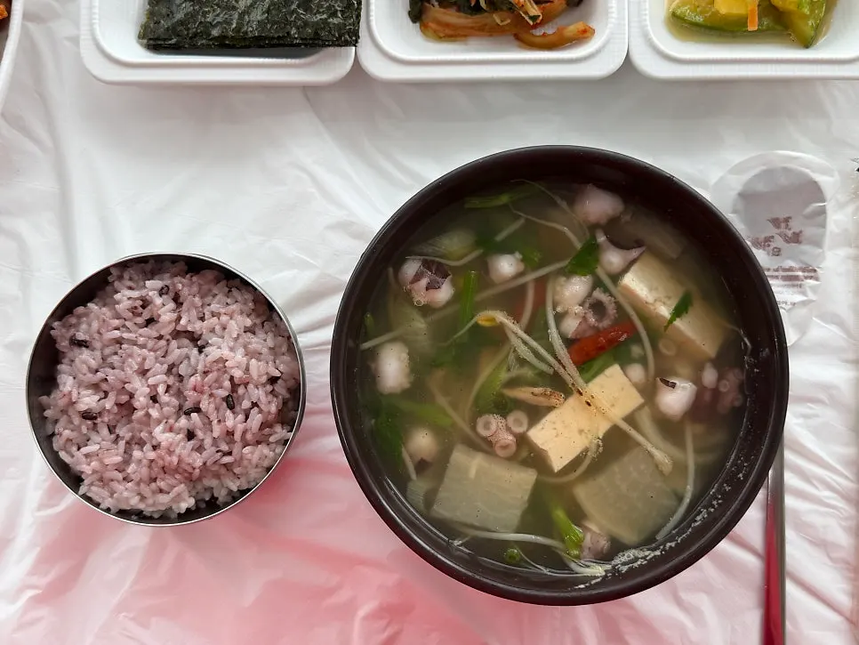 Octopus and vegetables inside the nakji haejangguk