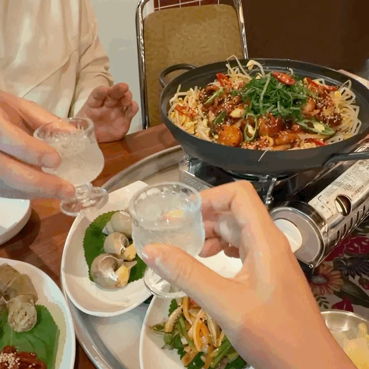 An evening drinking session on a spontaneous Sokcho trip