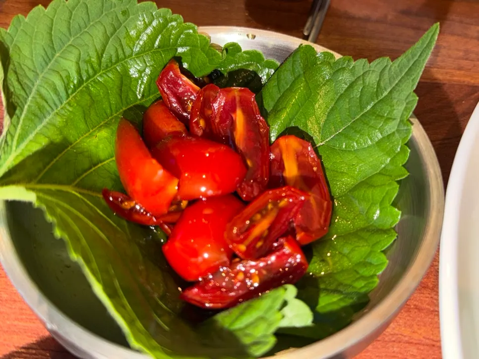 Pickled tomatoes for cleansing the palate