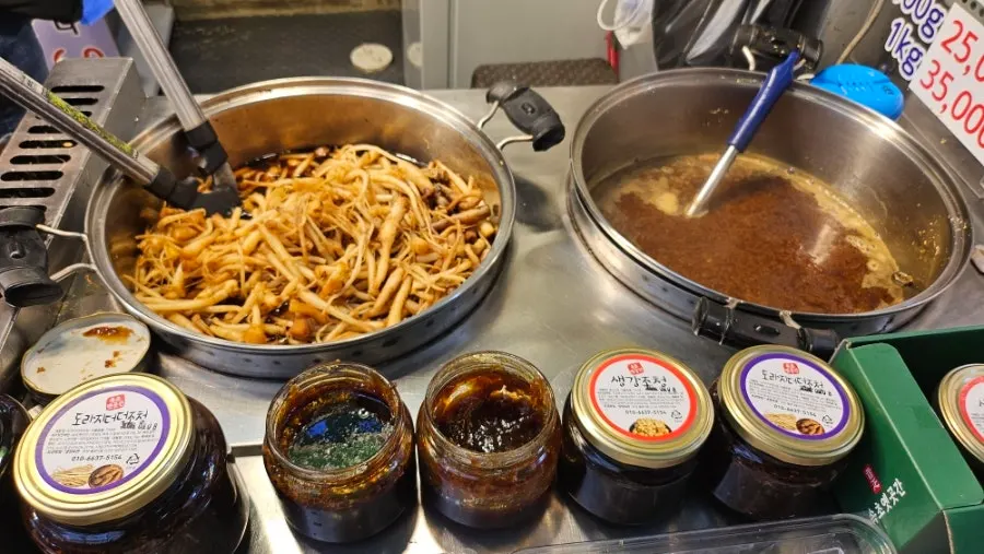 Handmade snacks and homemade syrups at Sokcho Yetgokgan
