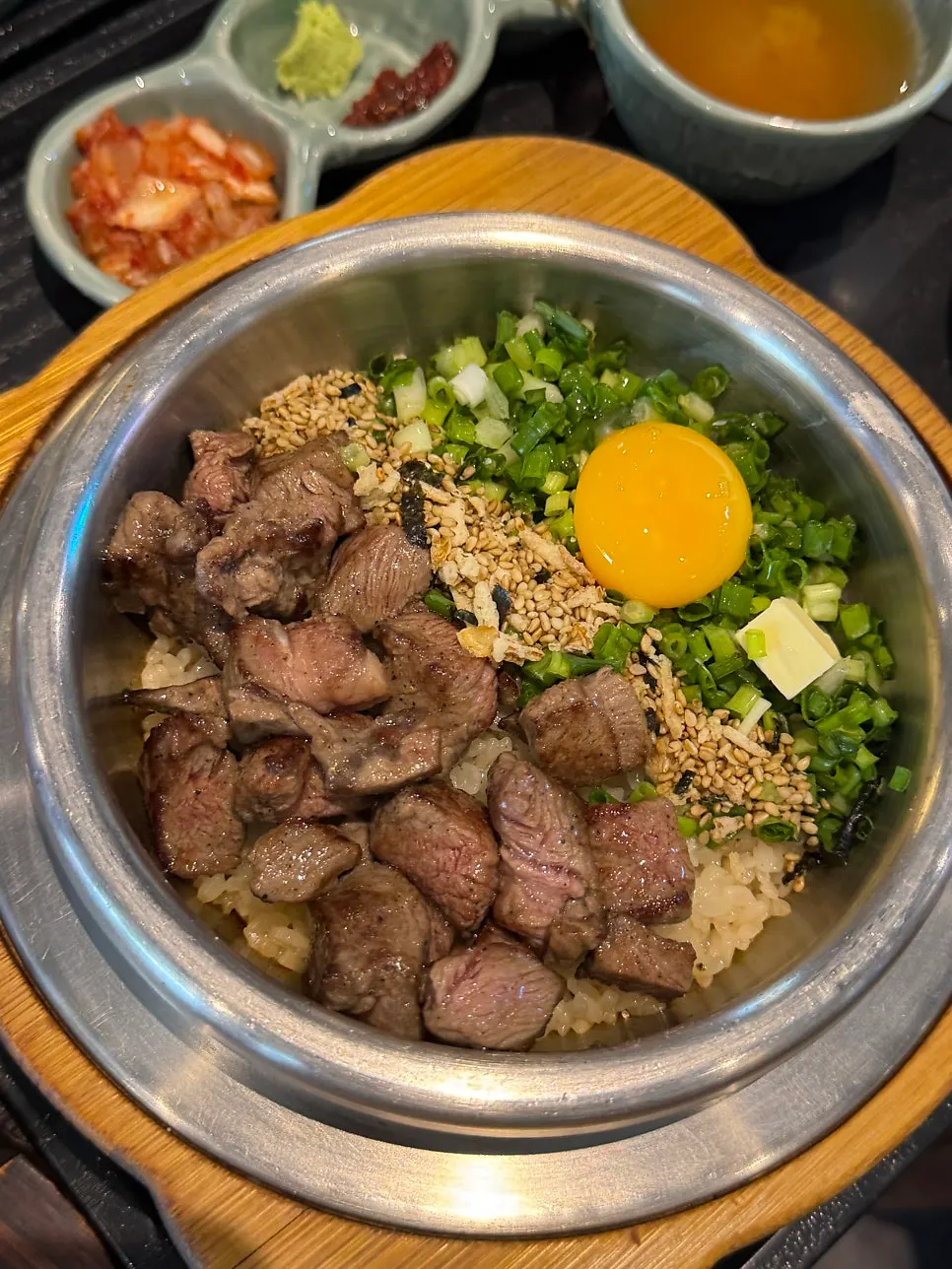 松锅广安里店入口与招牌