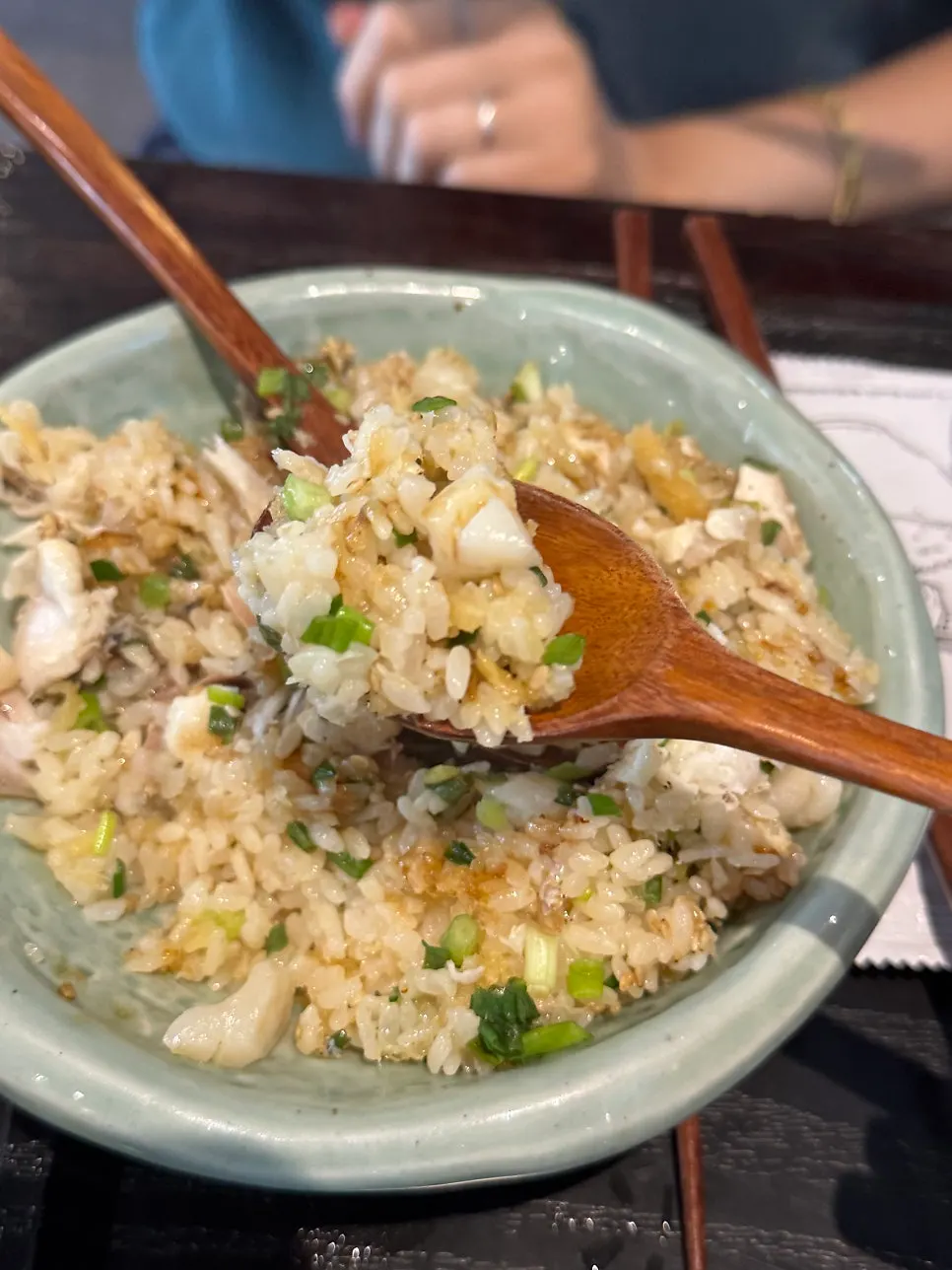 铺满鲷鱼肉与干贝的鲷鱼干贝釜饭