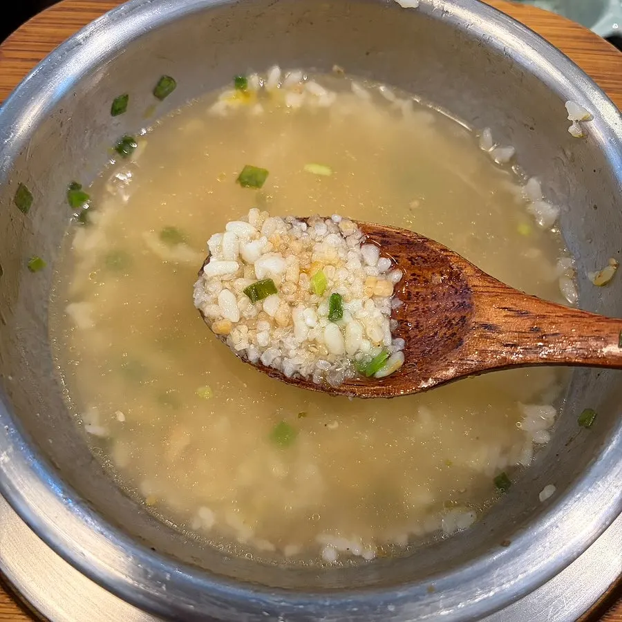 Nurungji crunch and sungnyung made with broth