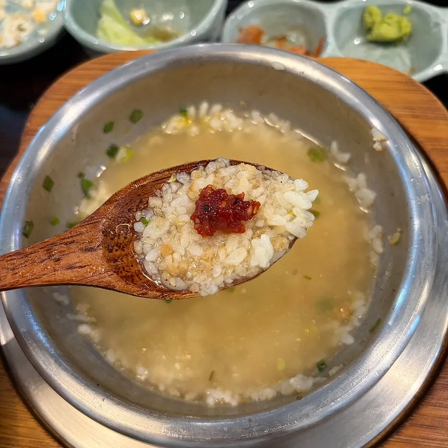 Steaming sungnyung in the pot