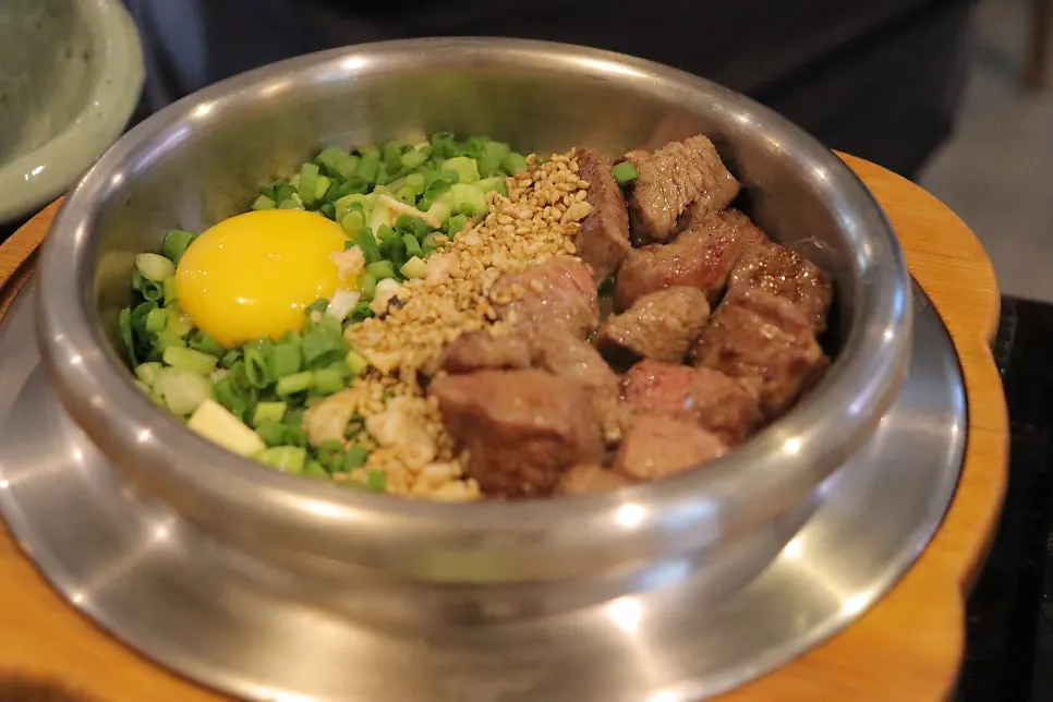 Full view of steak pot rice with the lid opened