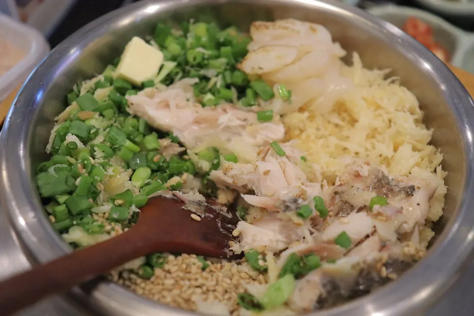 Sea bream flesh broken up and mixed with the rice