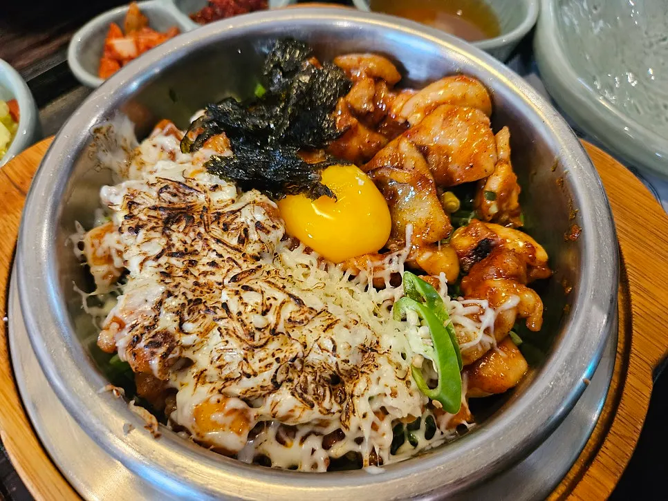김에 싸 먹는 전복 솥밥 한 입