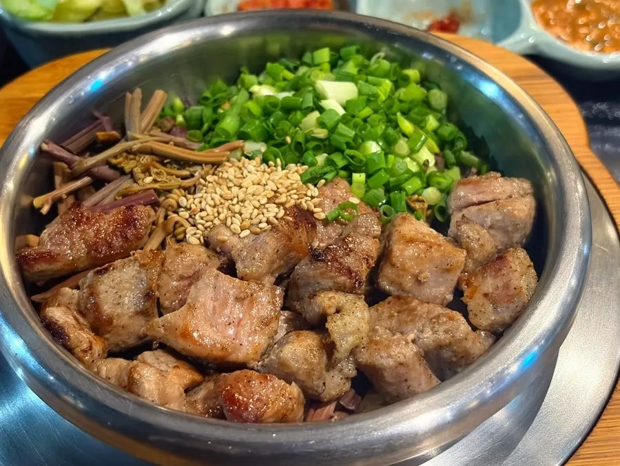 Pork bracken pot rice with side dishes