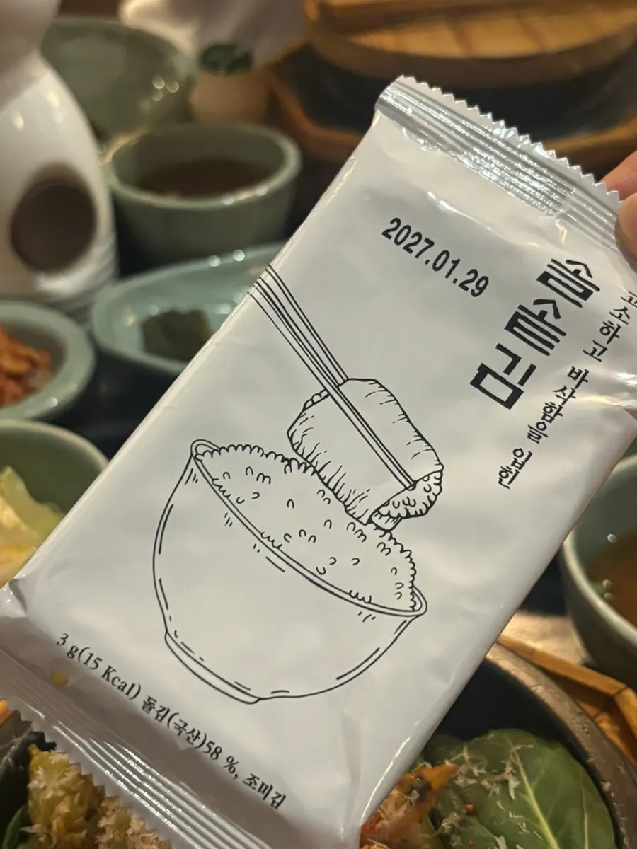 拌入鮑魚內臟醬的蝦仁鍋飯一匙