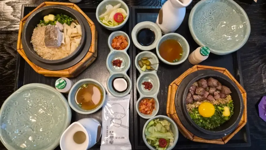 가족 동반 셋팅이 된 솔솥 상암점 홀