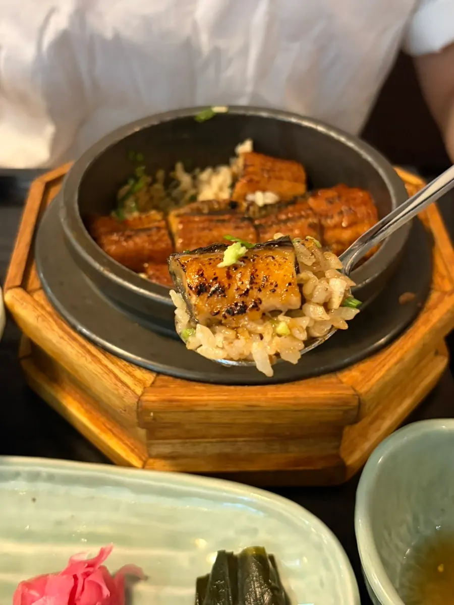 꼬리까지 튼실한 민물장어