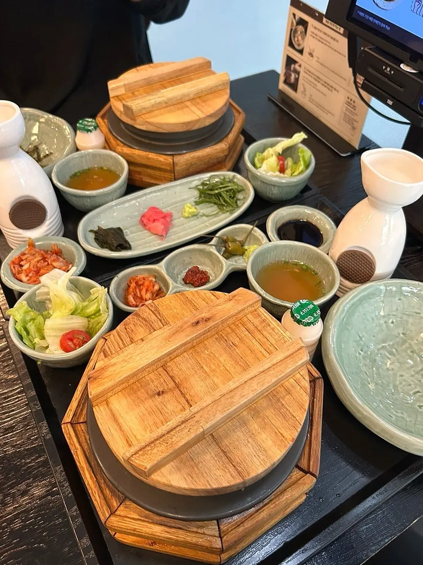 Individual tray table at Solsot Sangam Branch