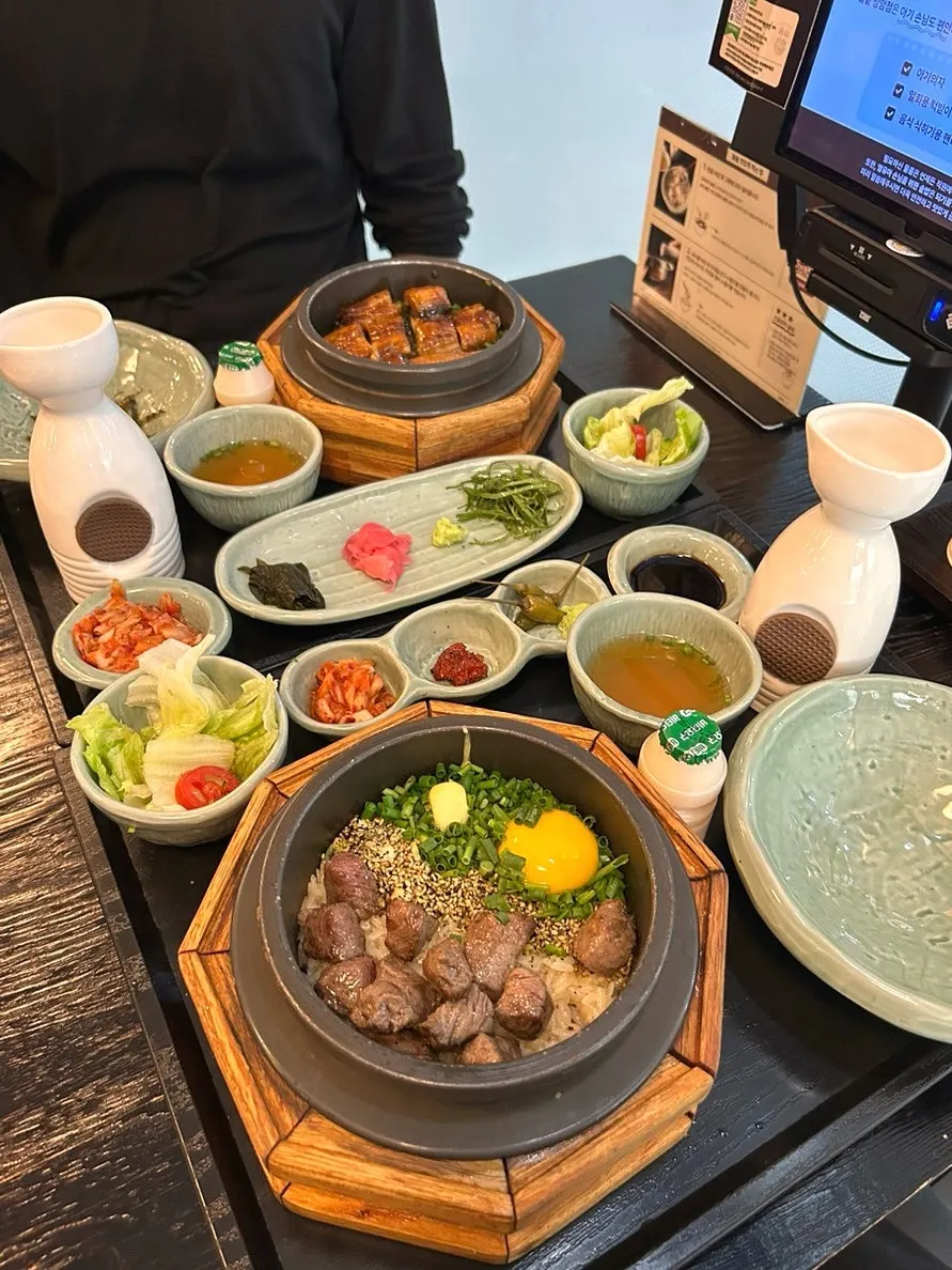 Tray with pot rice and side dishes