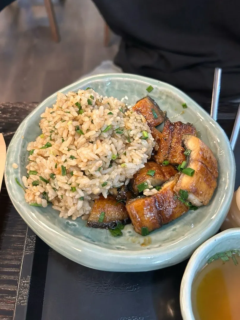 Full individual tray of steak pot rice