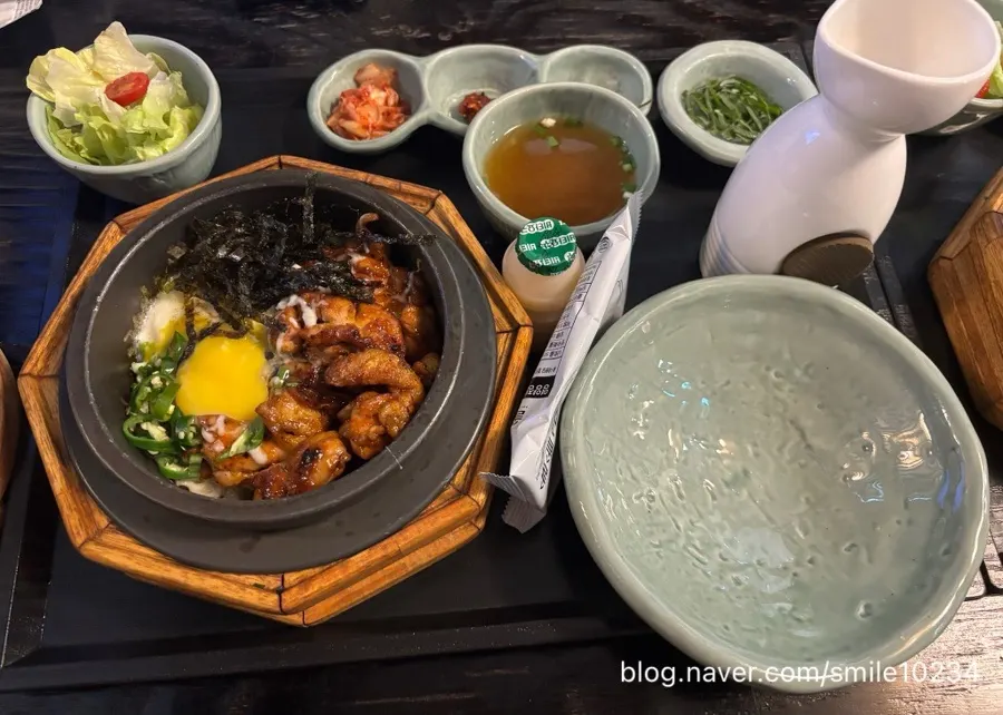 치즈가 듬뿍 올라간 치즈 닭갈비 솥밥