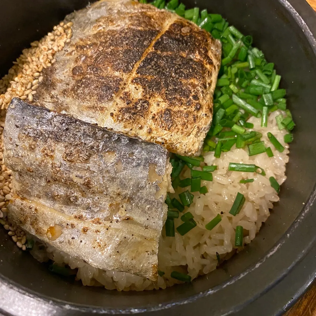 Hairtail pot rice served with seaweed and steak sauce