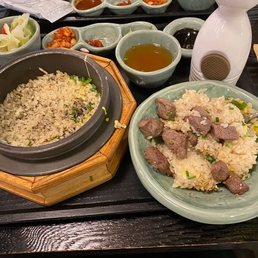Instructions on how to eat the pot rice, placed on the table
