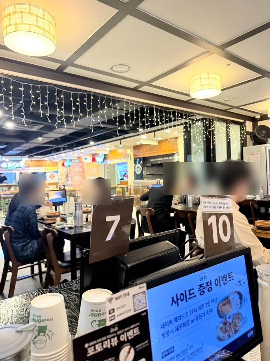 손님으로 붐비는 솔솥 상암점 내부