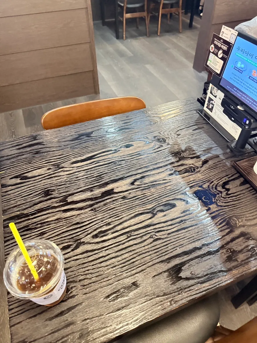 네이버 예약으로 안내받은 2인석 테이블