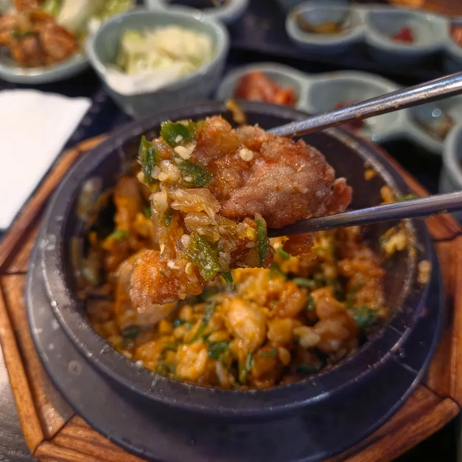 Side dish yurinchi with lettuce and sauce