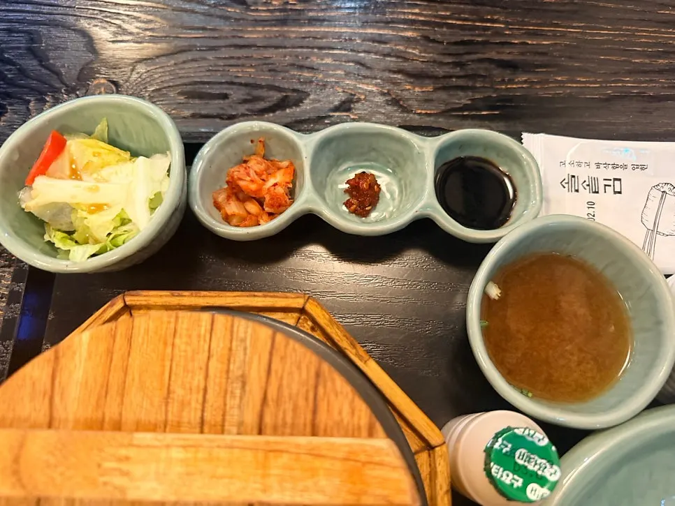 젓갈과 김치, 간장 등 솔솥 밑반찬