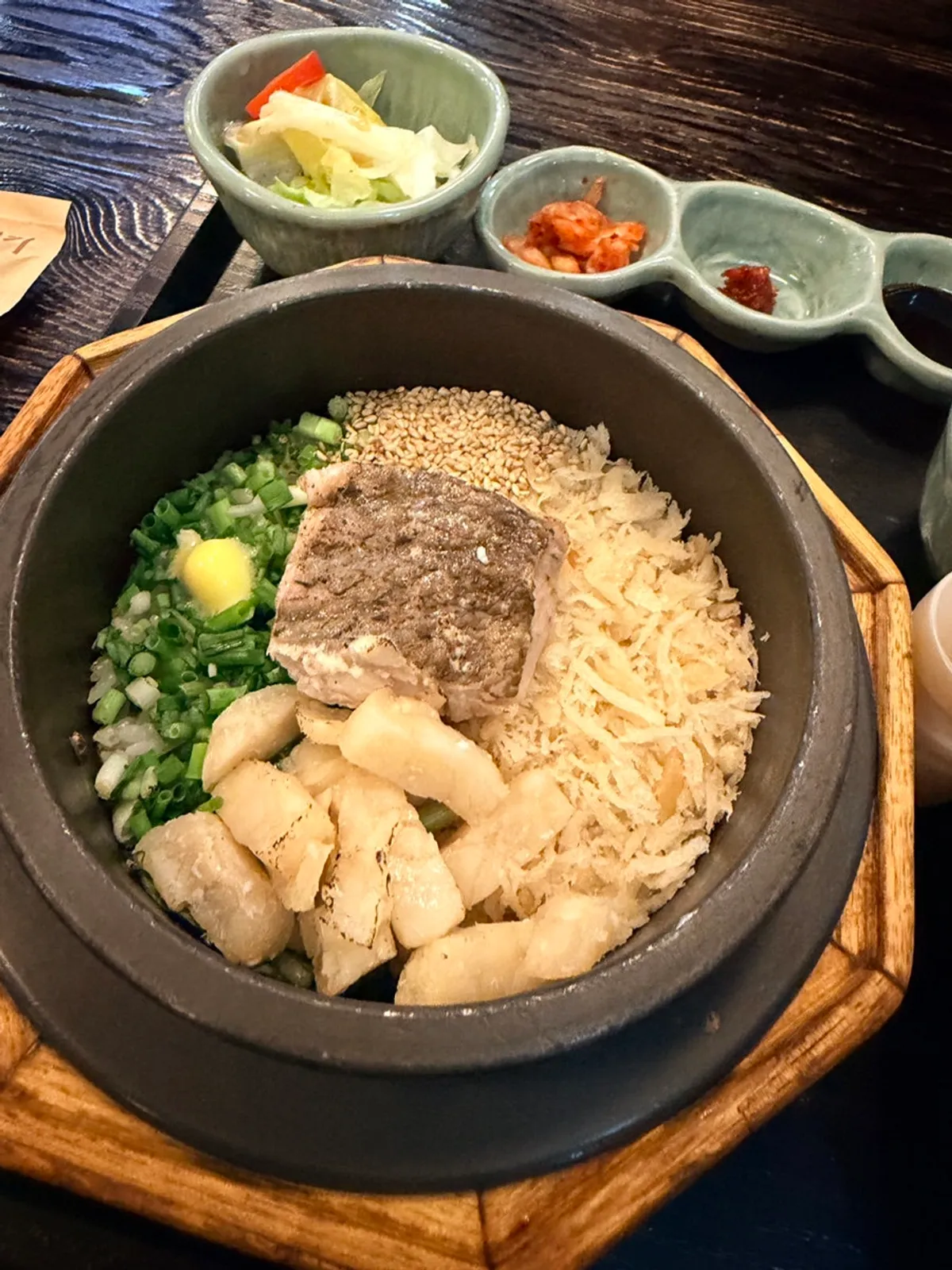 도미와 관자가 올라간 솔솥 도미관자 솥밥