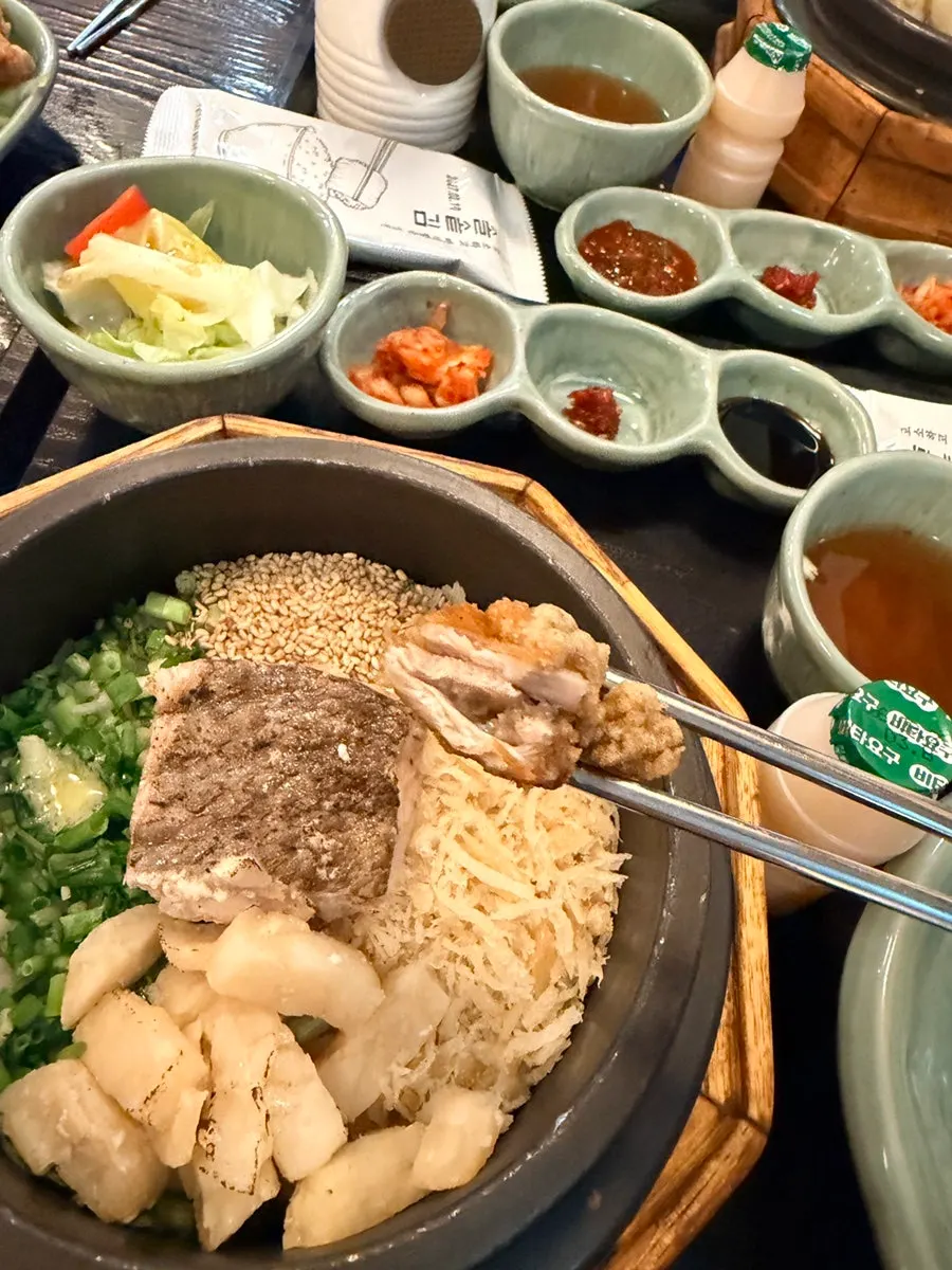 사이드로 나온 유린기 한 접시