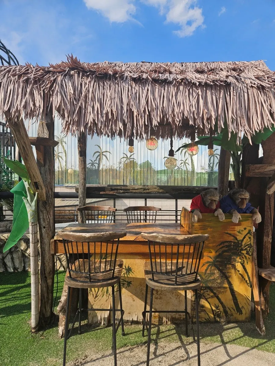 Outdoor dome-shaped private seating