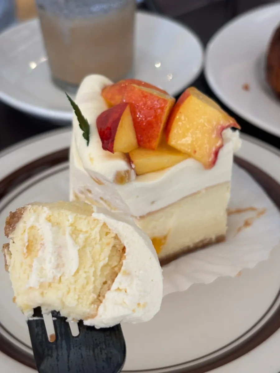 カフェで過ごした週末デートの瞬間