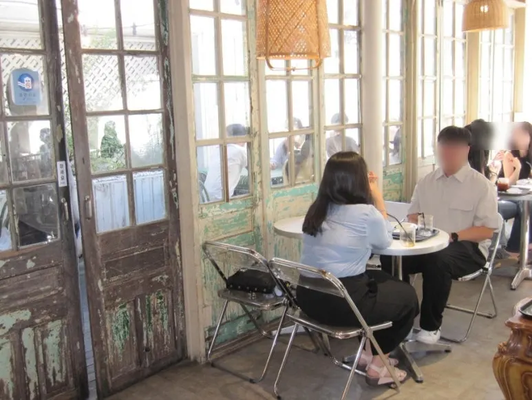 View of 2nd floor table seating
