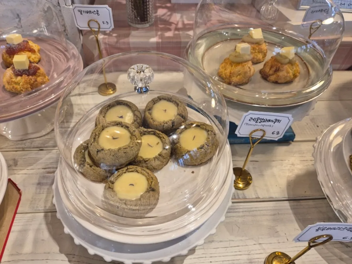 Pandangan penuh showcase dessert homemade