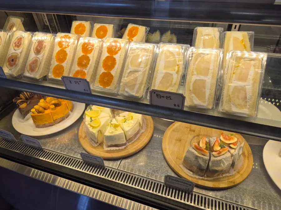 Showcase fruit sando