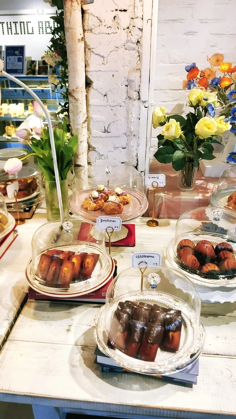 Display of cookies and scones