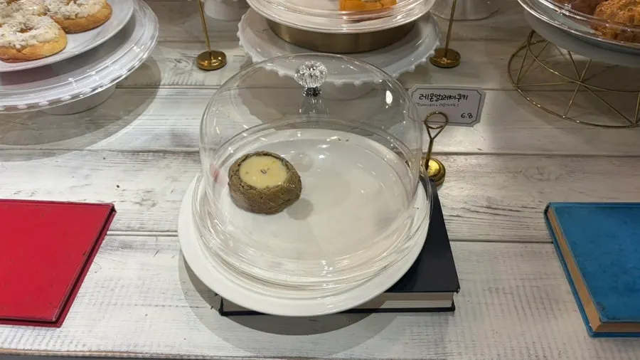 The last remaining lemon Earl Grey cookie