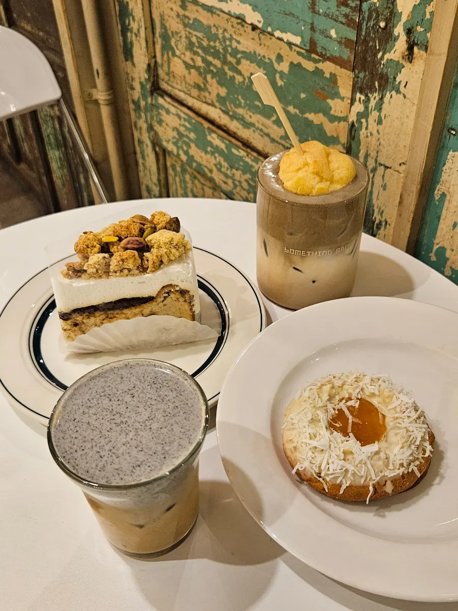 Poster advertising the new hojicha choux milk tea